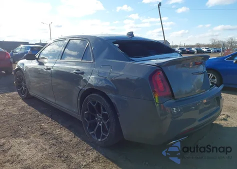 2019 Chrysler 300 300S z USA, uszkodzony, nr VIN 2C3CCABG2KH516562